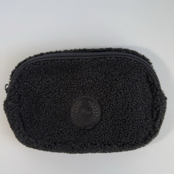 Victoria's Secret PINK Sherpa Cozy Fleece Fanny Pack Crossbody Black. Preowned - Picture 7 of 10